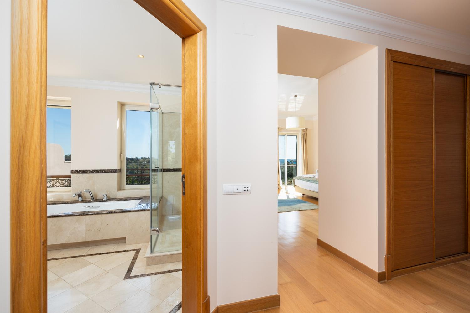 Double bedroom with en suite bathroom and A/C