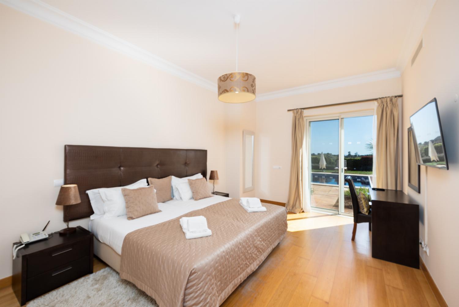 Double bedroom with en suite bathroom and A/C