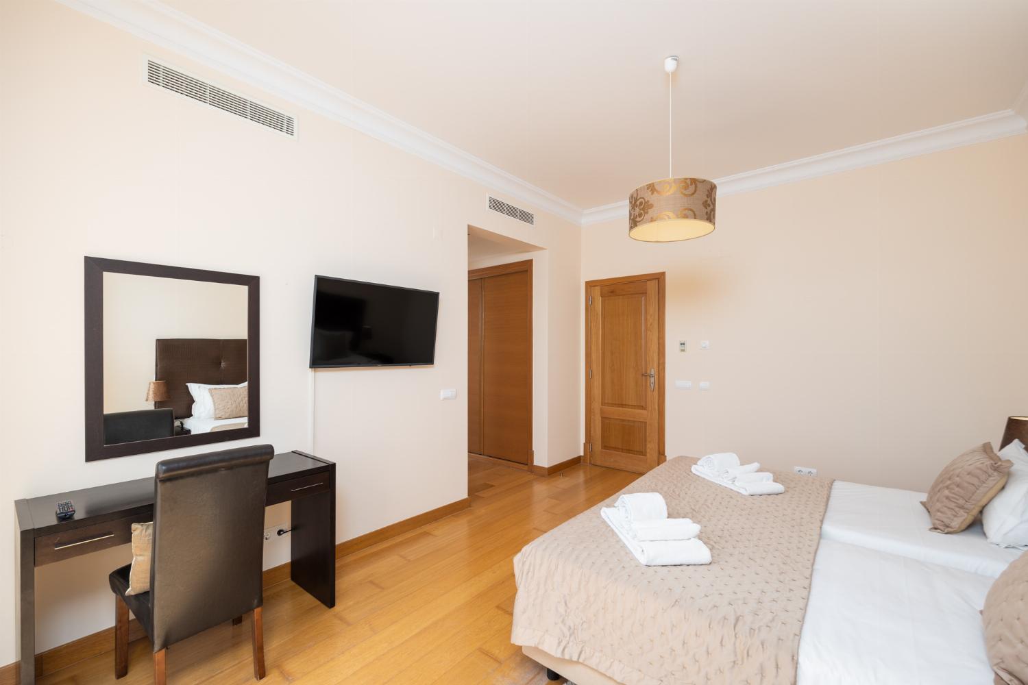 Double bedroom with en suite bathroom and A/C