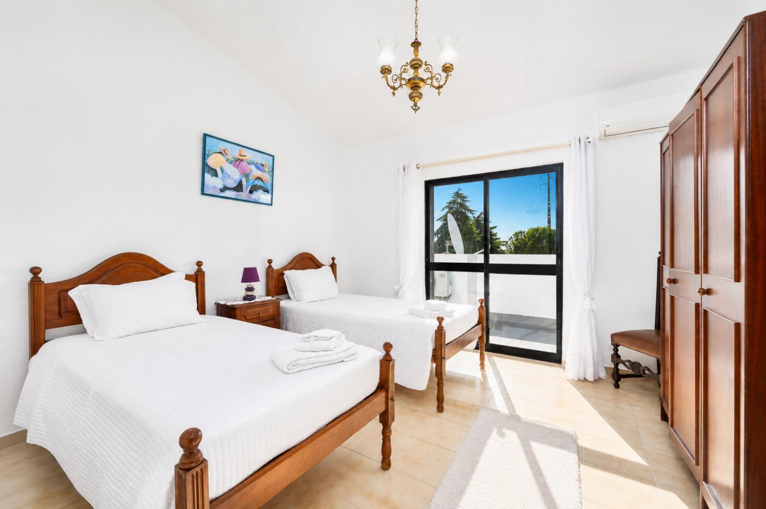 Twin bedroom with A/C