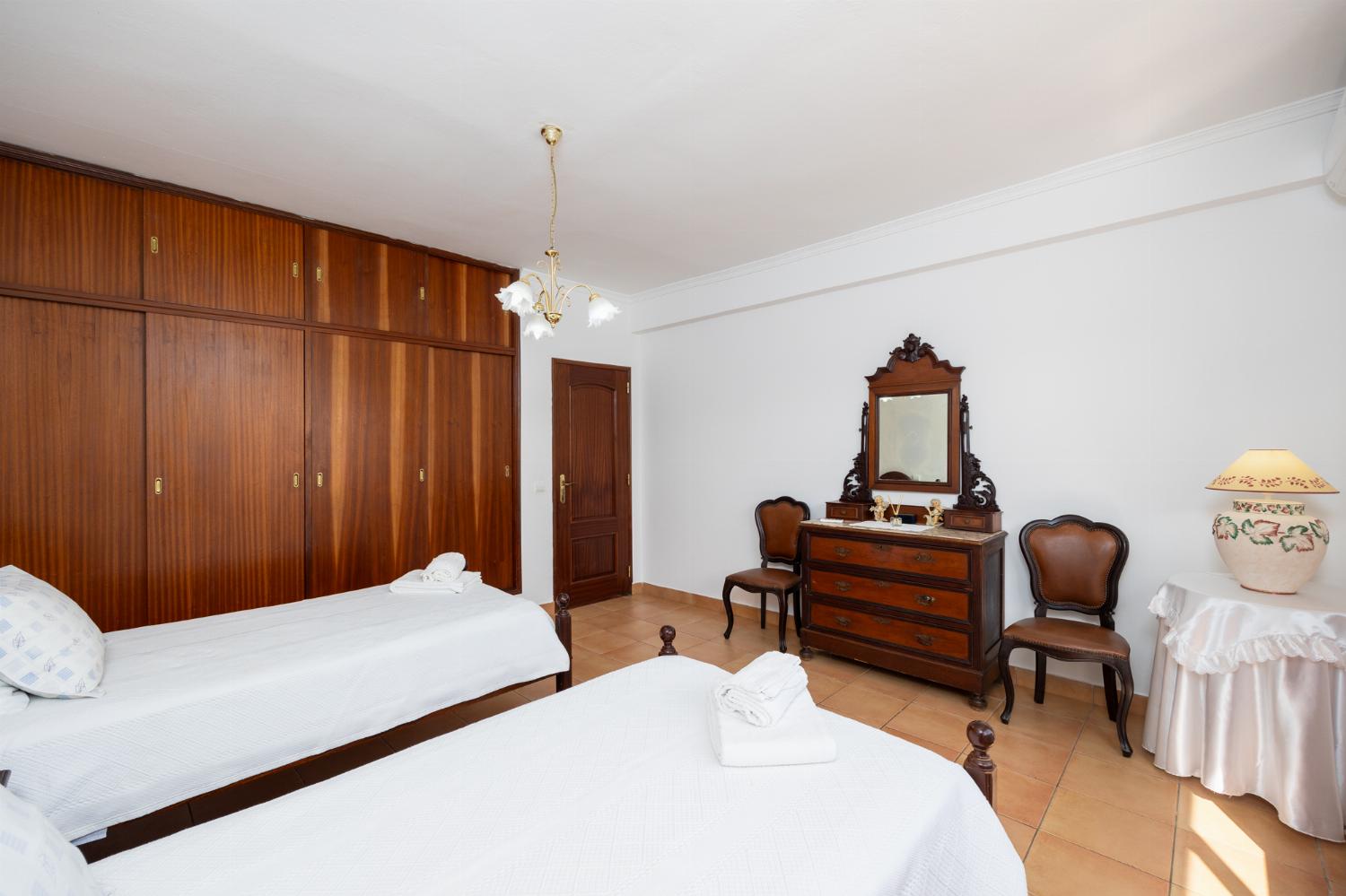 Twin bedroom with A/C
