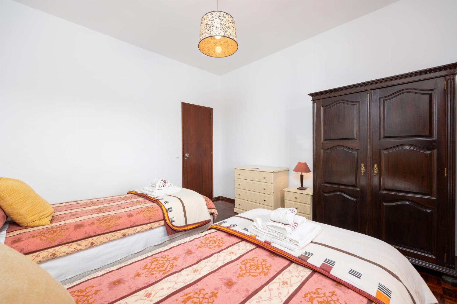 Twin bedroom with A/C