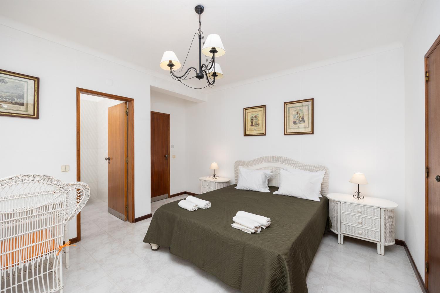 Double bedroom with en suite bathroom and A/C