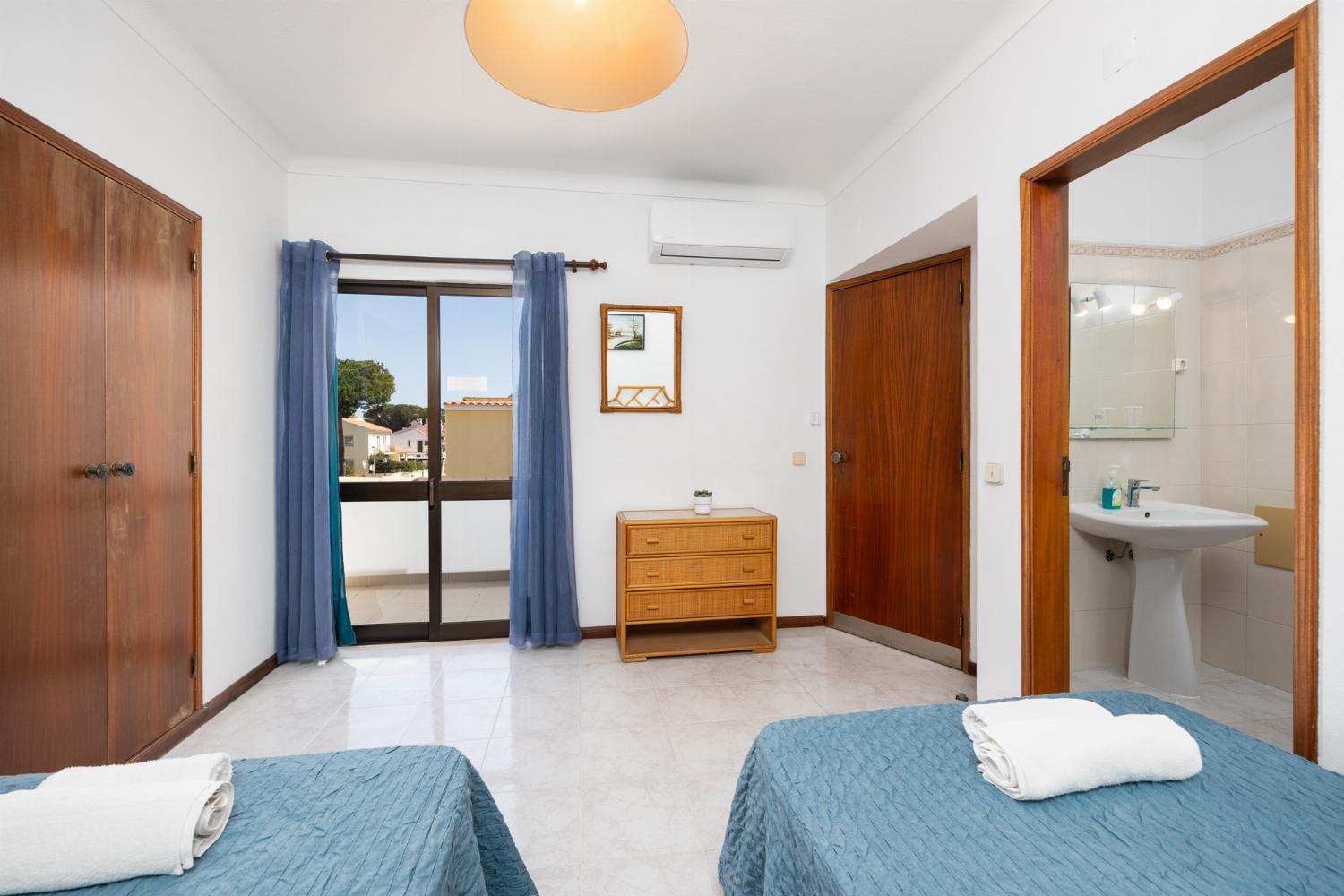 Twin bedroom with en suite bathroom and A/C