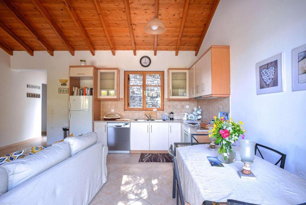 Open-plan living room with sofas, dining area, kitchen, A/C, WiFi internet, and satellite TV