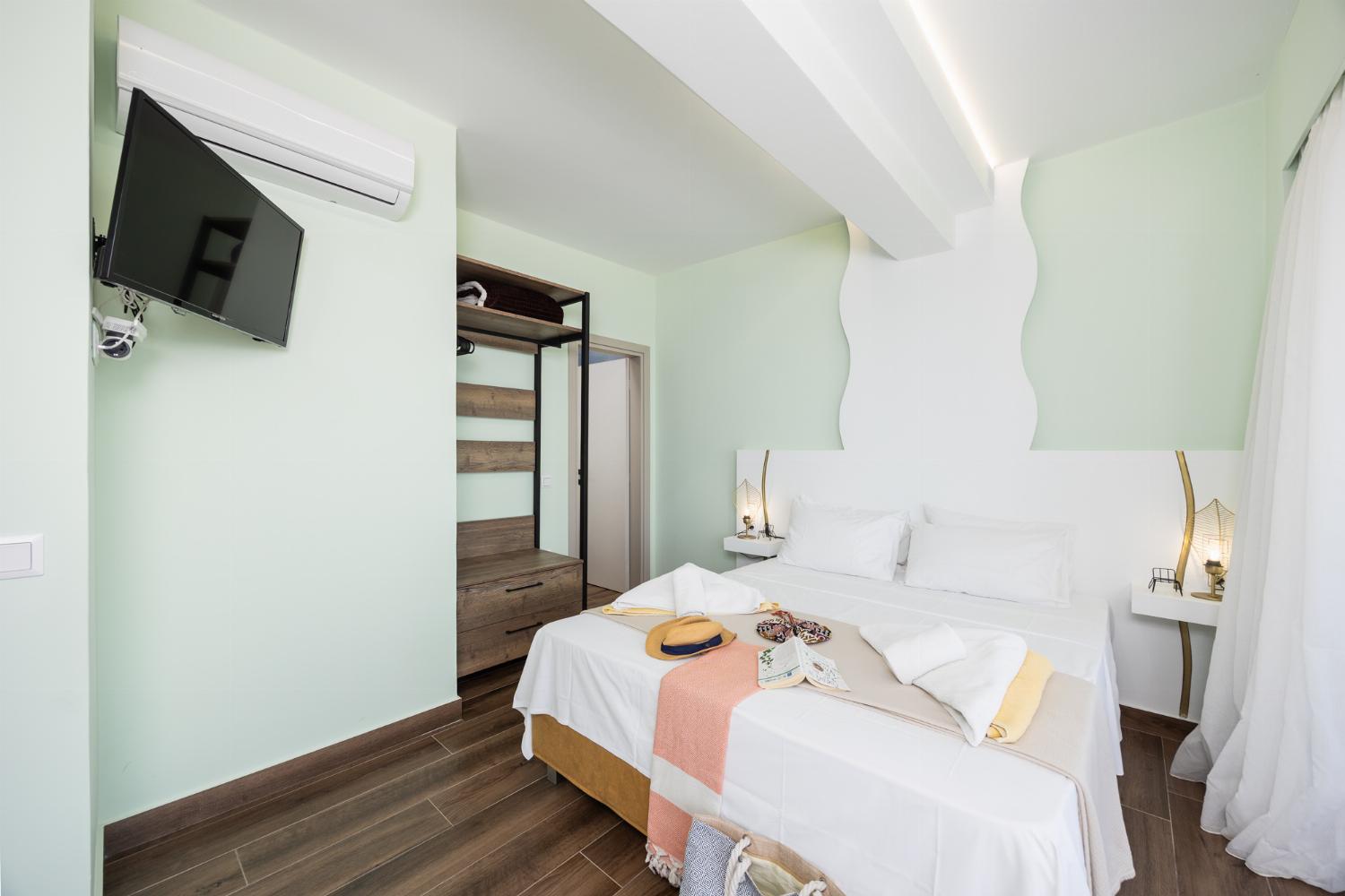Double bedroom with en suite bathroom, A/C, and sea views