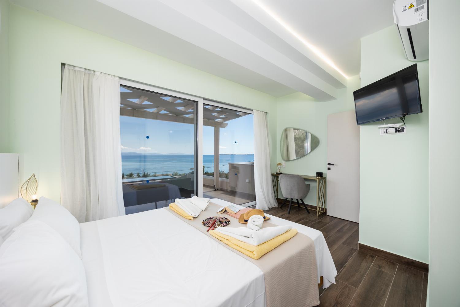 Double bedroom with en suite bathroom, A/C, and sea views