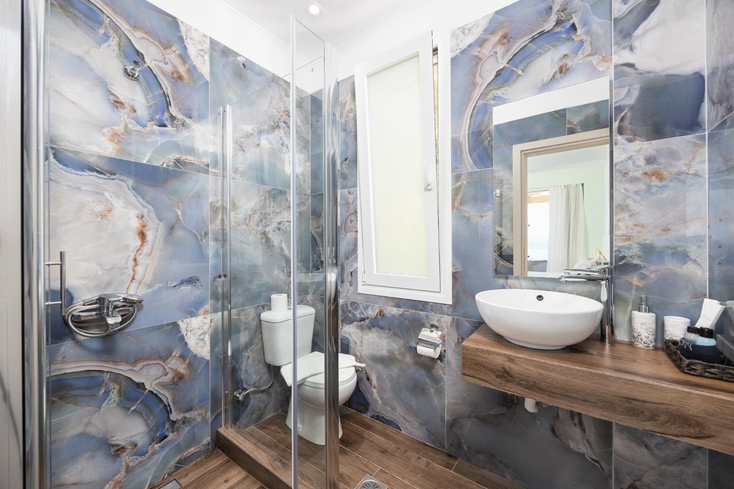 En suite bathroom with shower