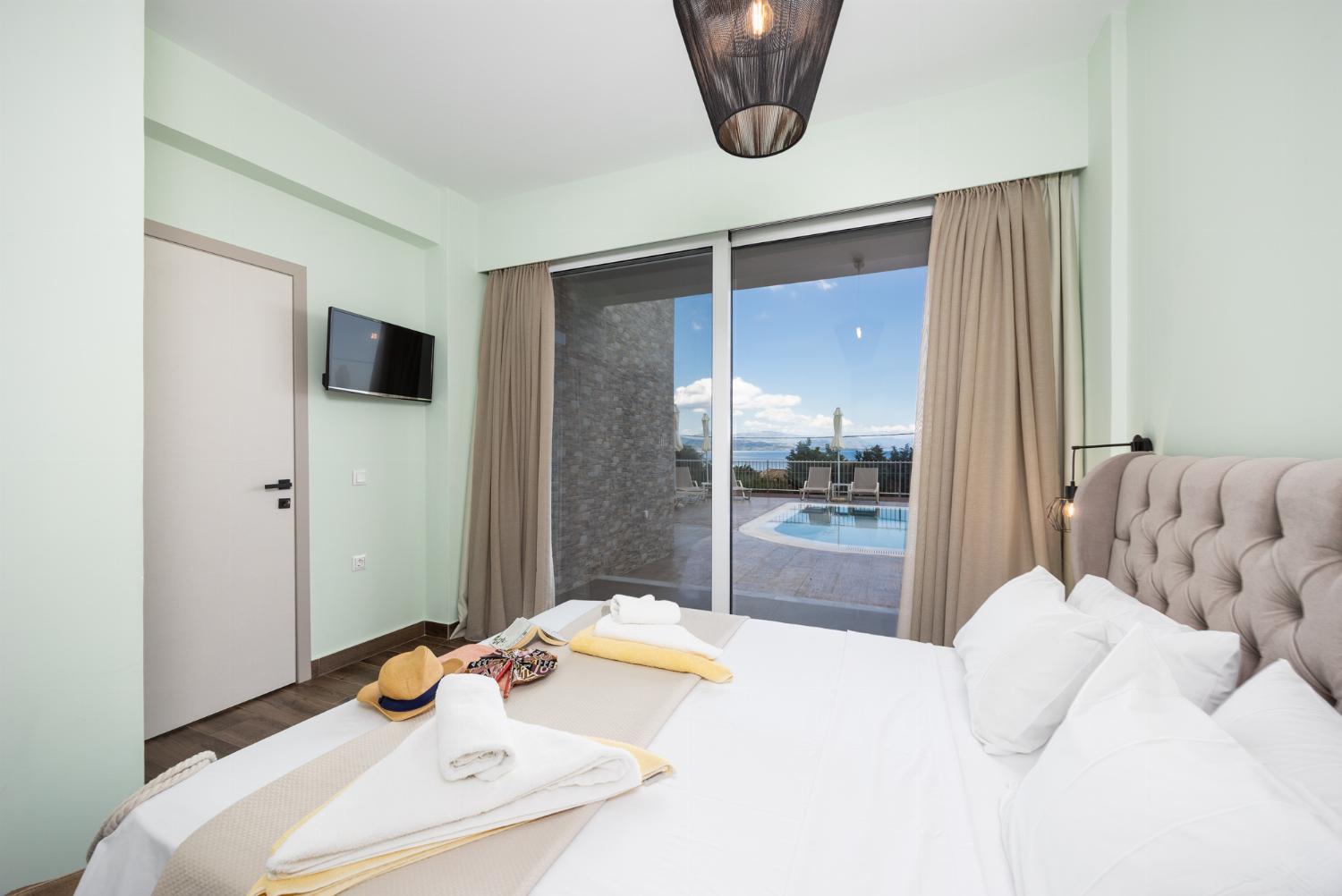 Double bedroom with en suite bathroom and A/C