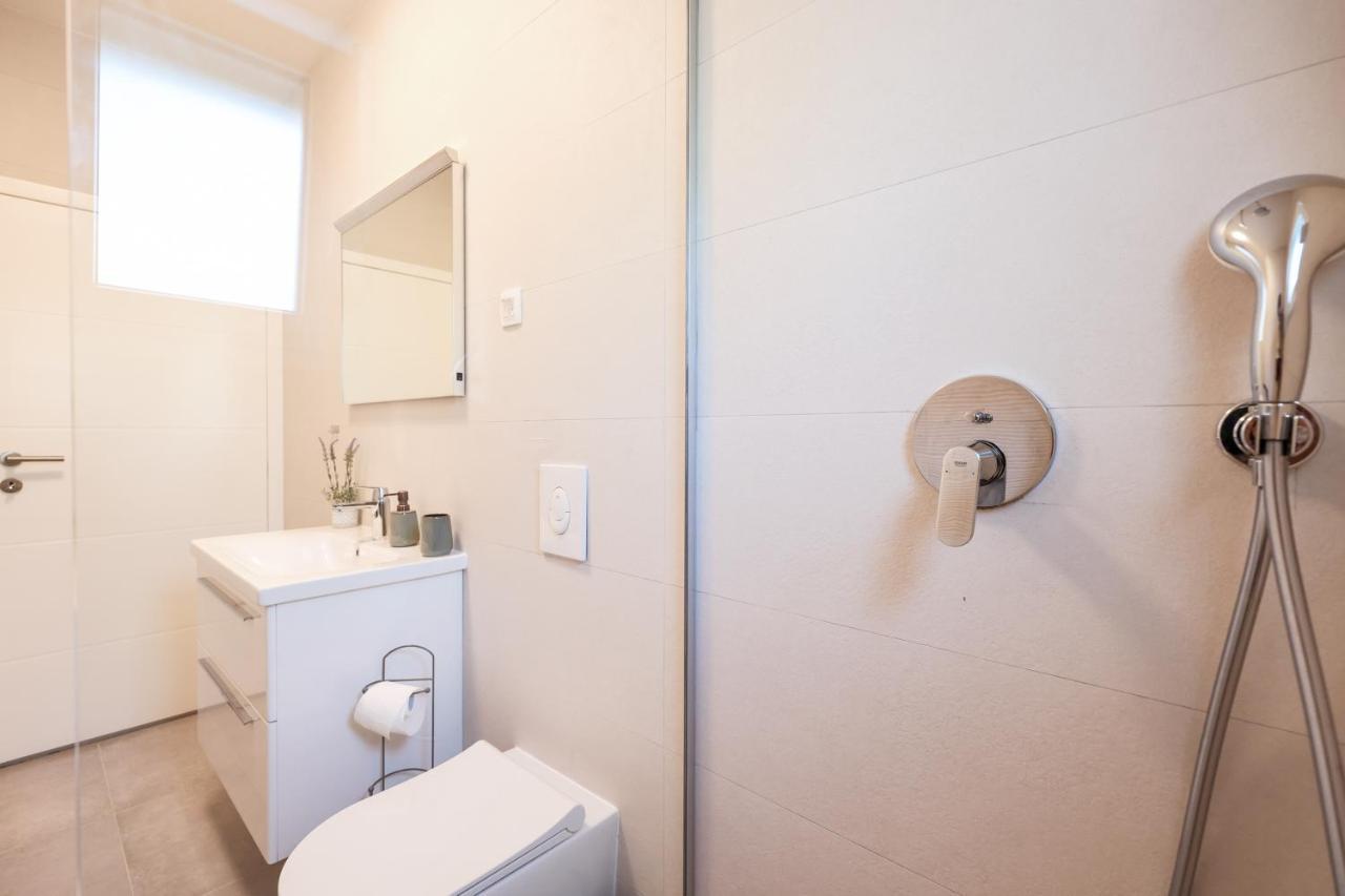 En suite bathroom with shower