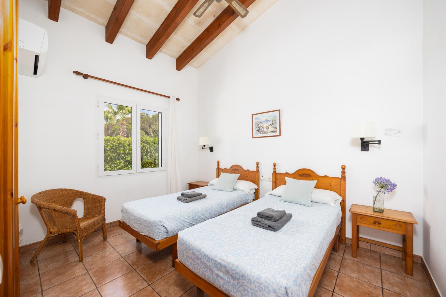 Twin bedroom with A/C