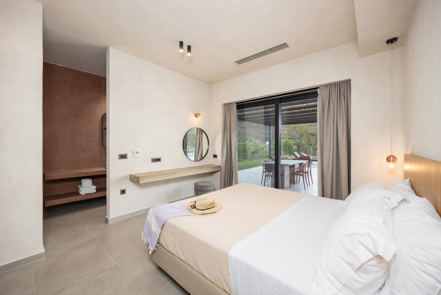 Double bedroom with en suite bathroom and A/C