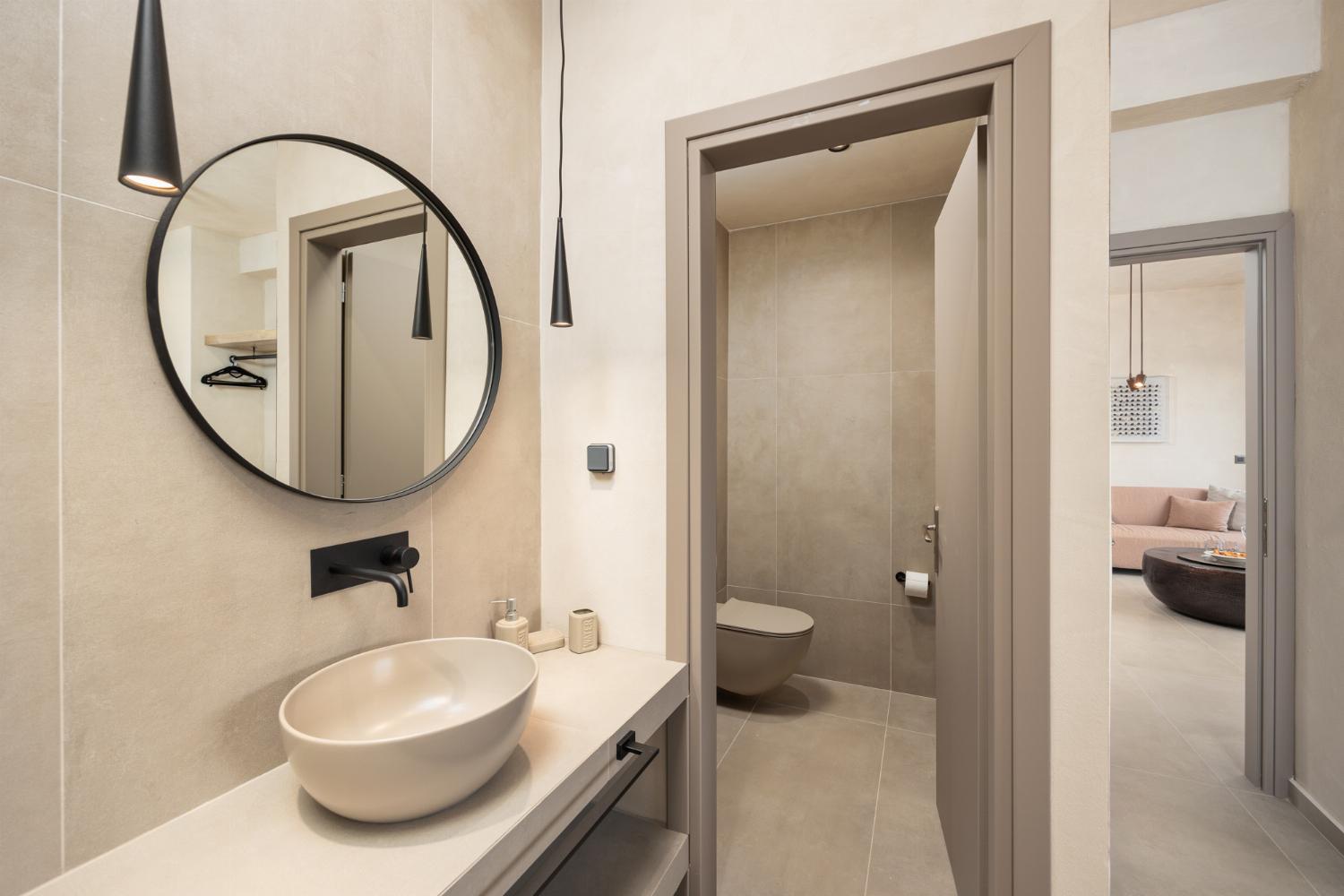 En suite bathroom with shower