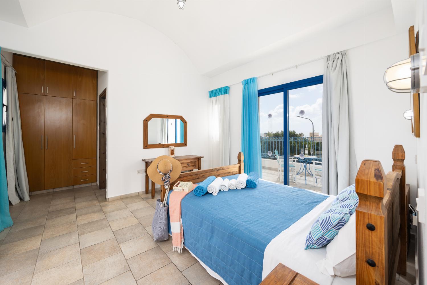 Double bedroom with en suite bathroom and A/C