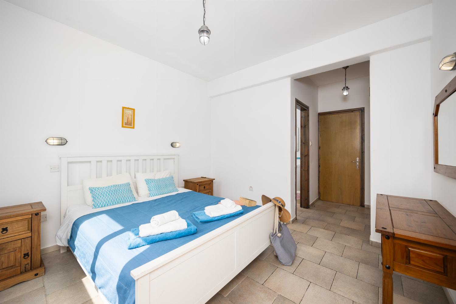 Double bedroom with en suite bathroom and A/C