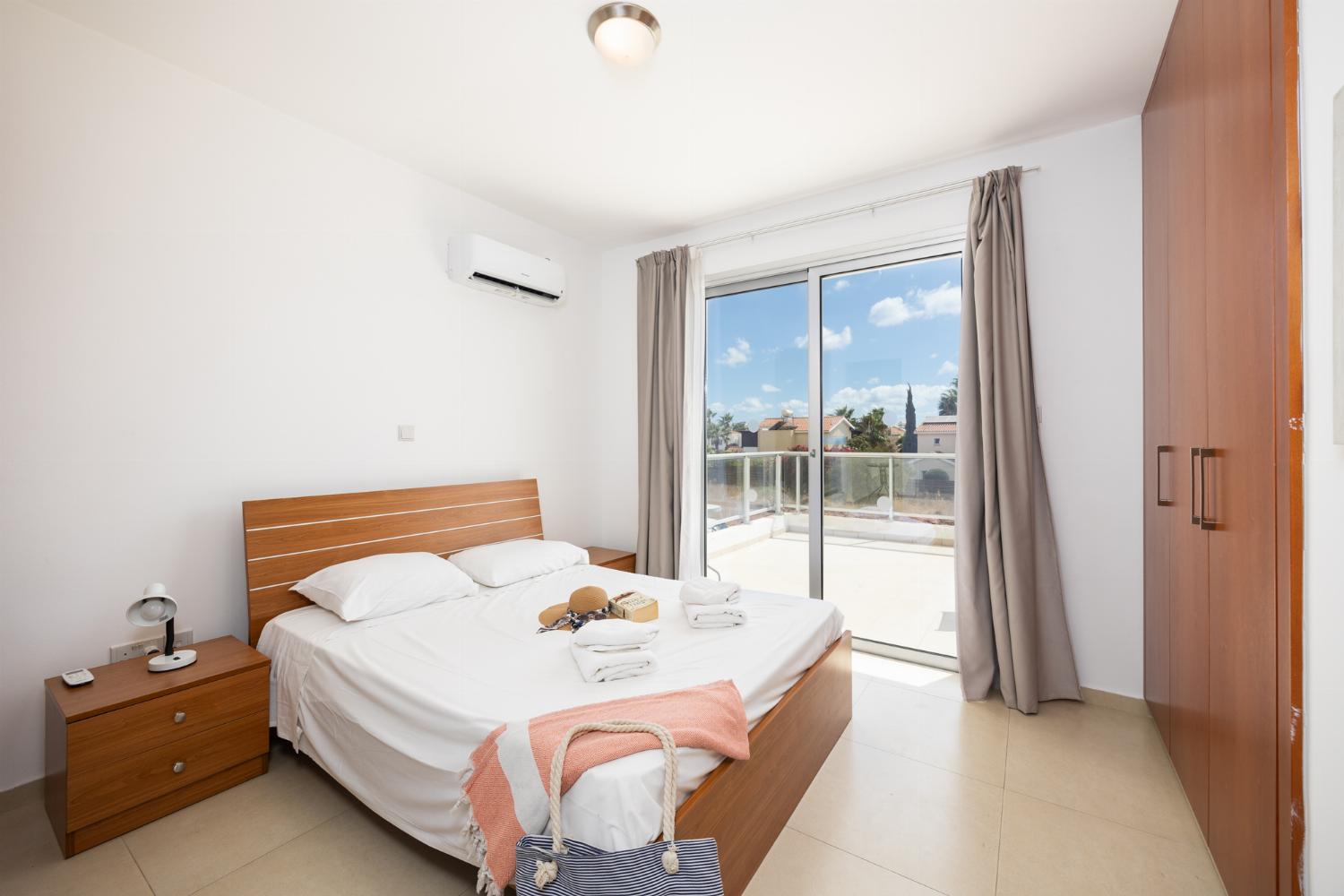 Double bedroom with en suite bathroom and A/C