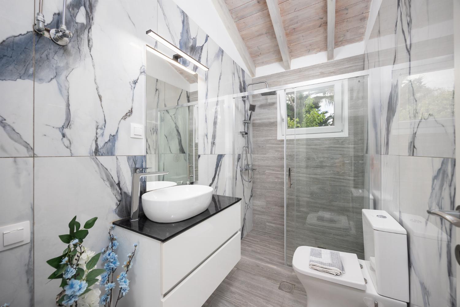 En suite bathroom with shower