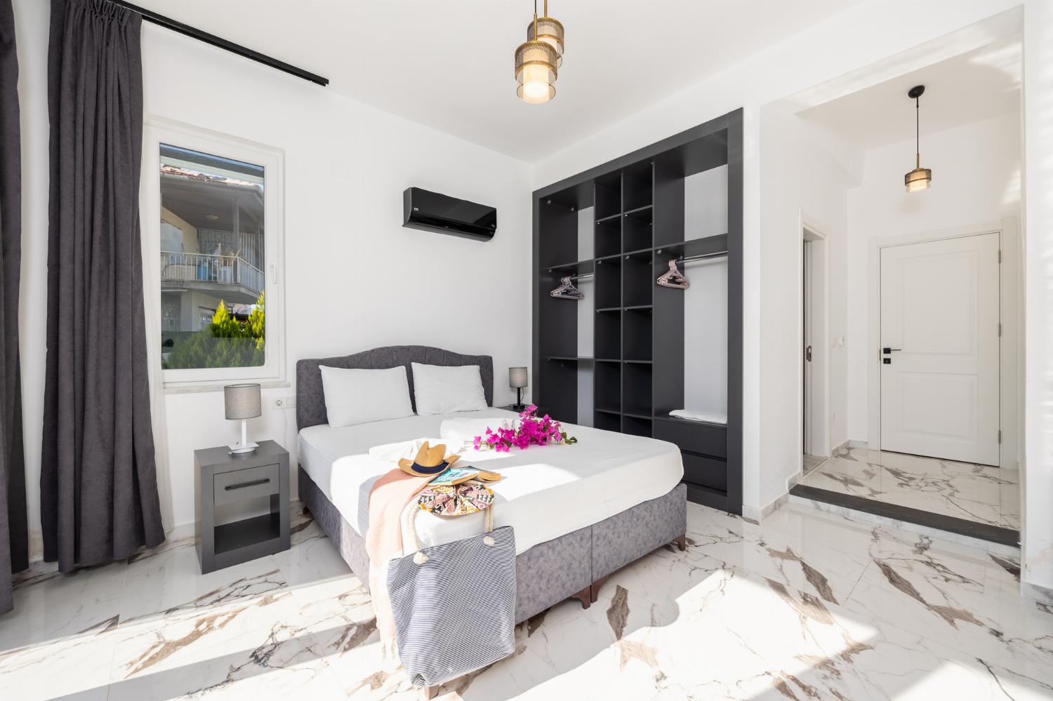 Double bedroom with en suite bathroom and A/C