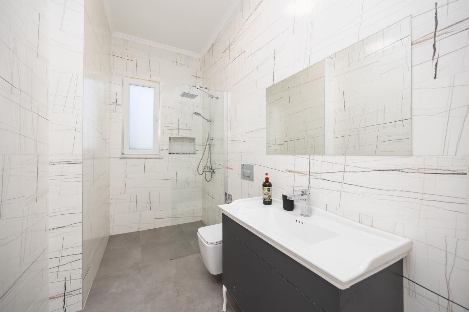En suite bathroom with shower