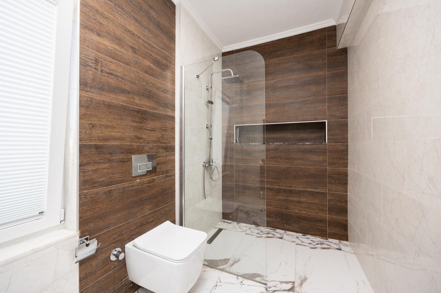 En suite bathroom with shower