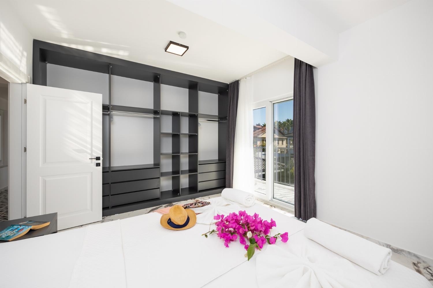 Double bedroom with en suite bathroom and A/C