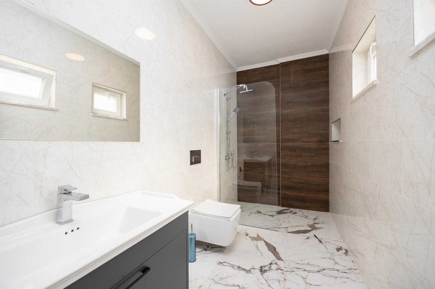 En suite bathroom with shower