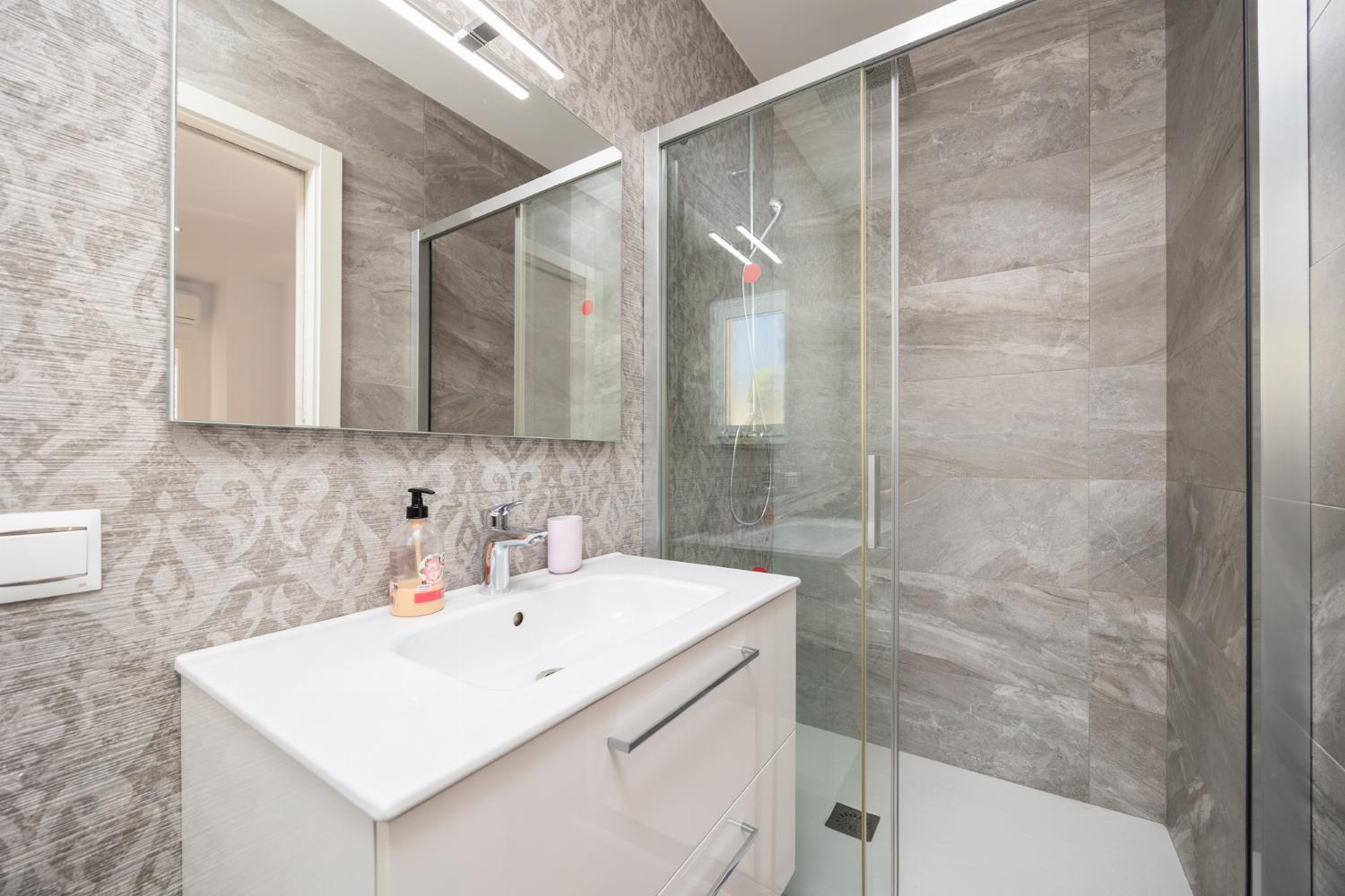 En suite bathroom with shower