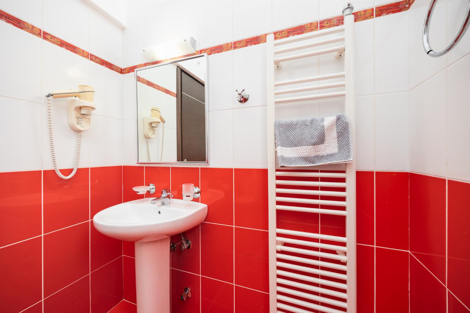 En suite bathroom with shower