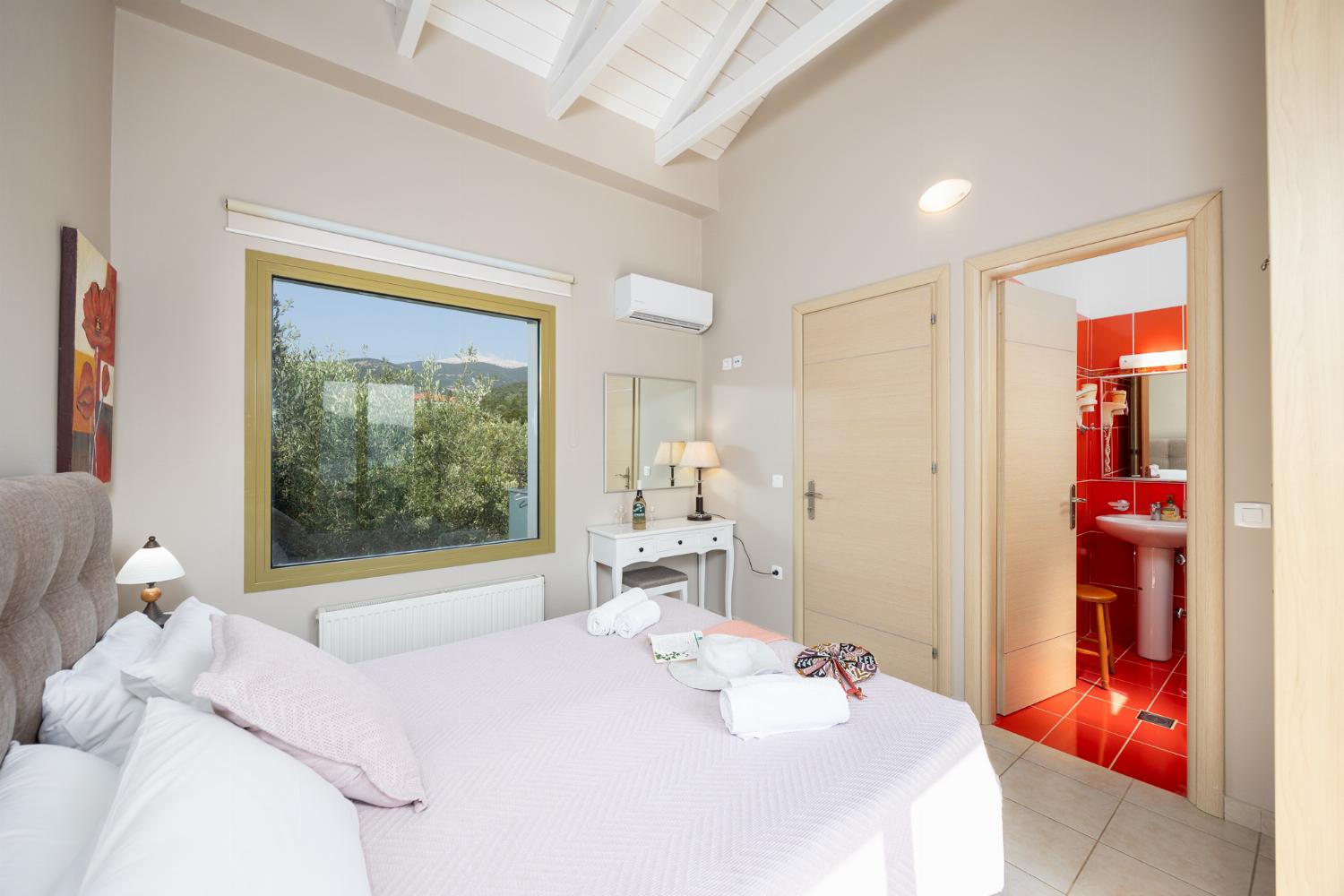 Double bedroom with en suite bathroom and A/C