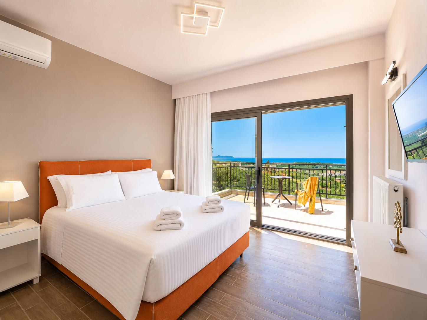 Double bedroom with en suite bathroom and A/C