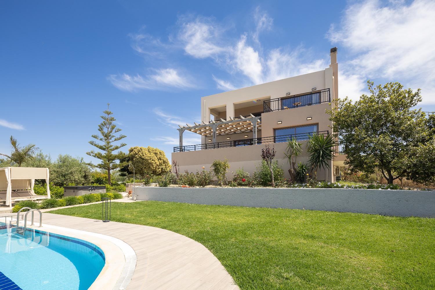 Beautiful villa with private pool and terrace with sea views