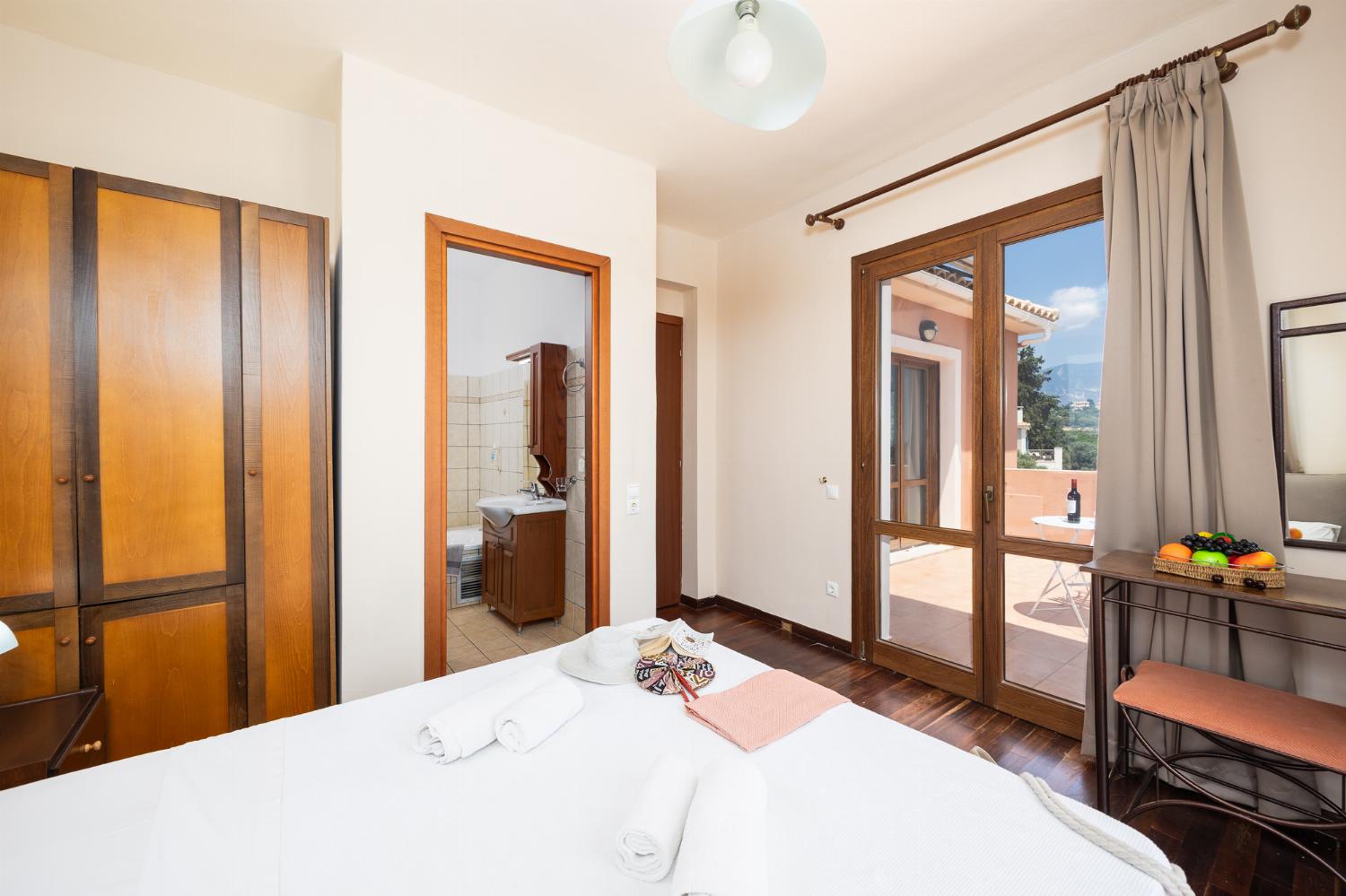 Double bedroom with en suite bathroom and A/C