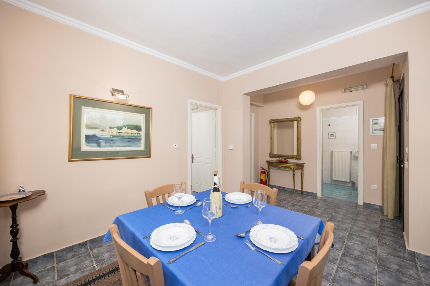Downstairs apartment: equipped kitchen with dining area