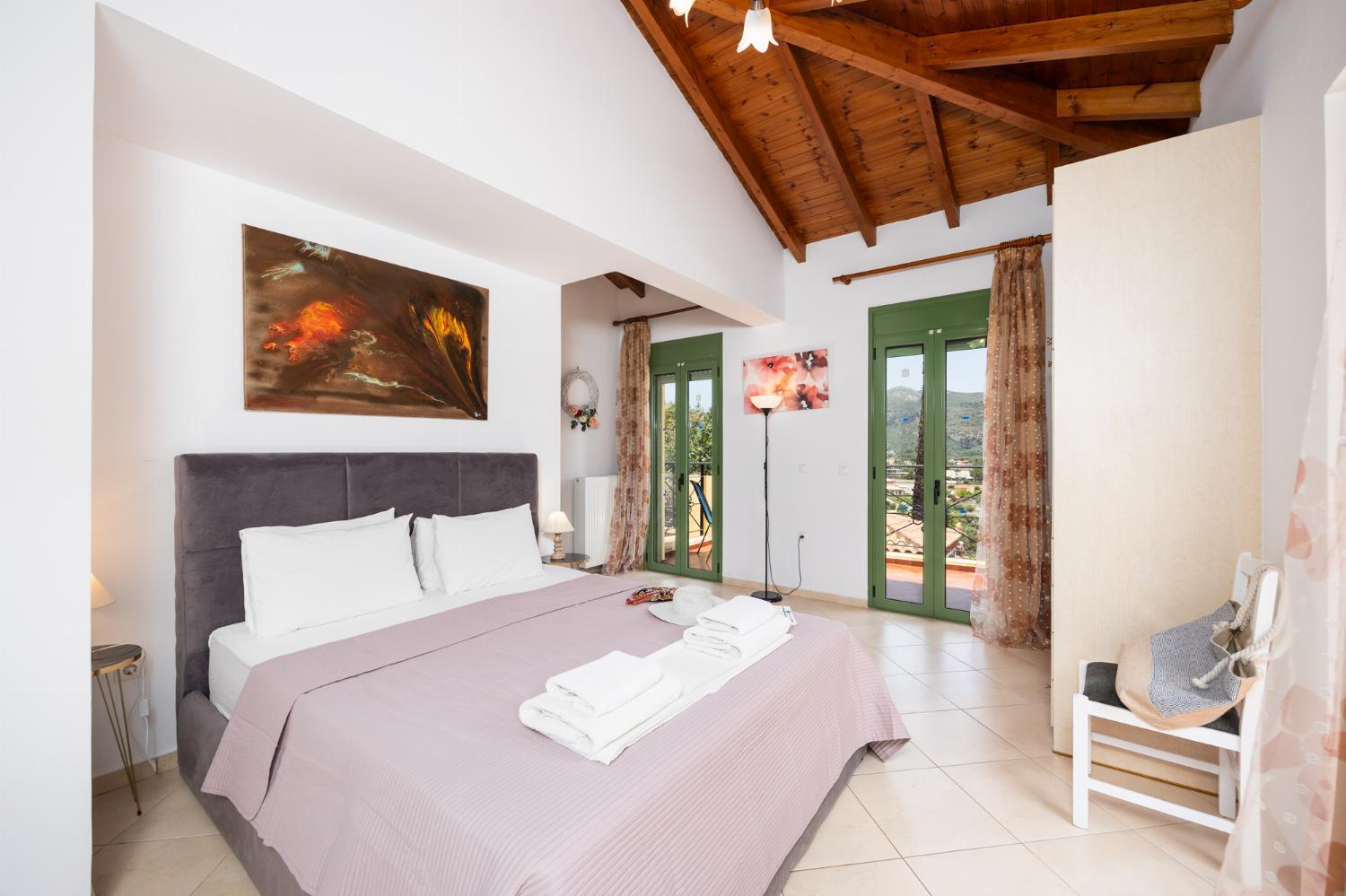 Double bedroom with en suite bathroom and A/C