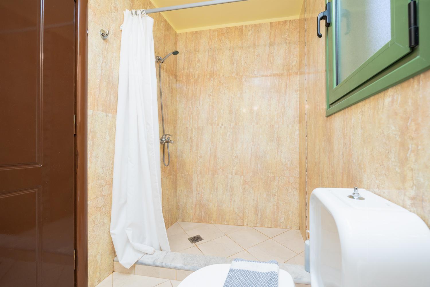 En suite bathroom with shower
