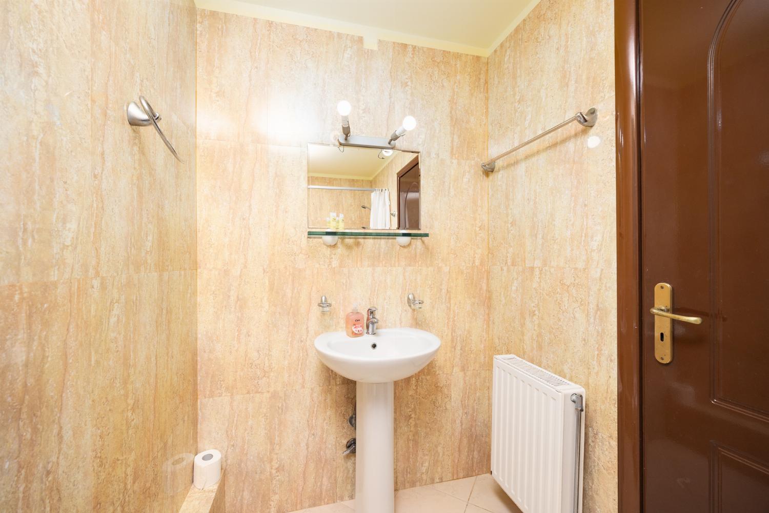 En suite bathroom with shower