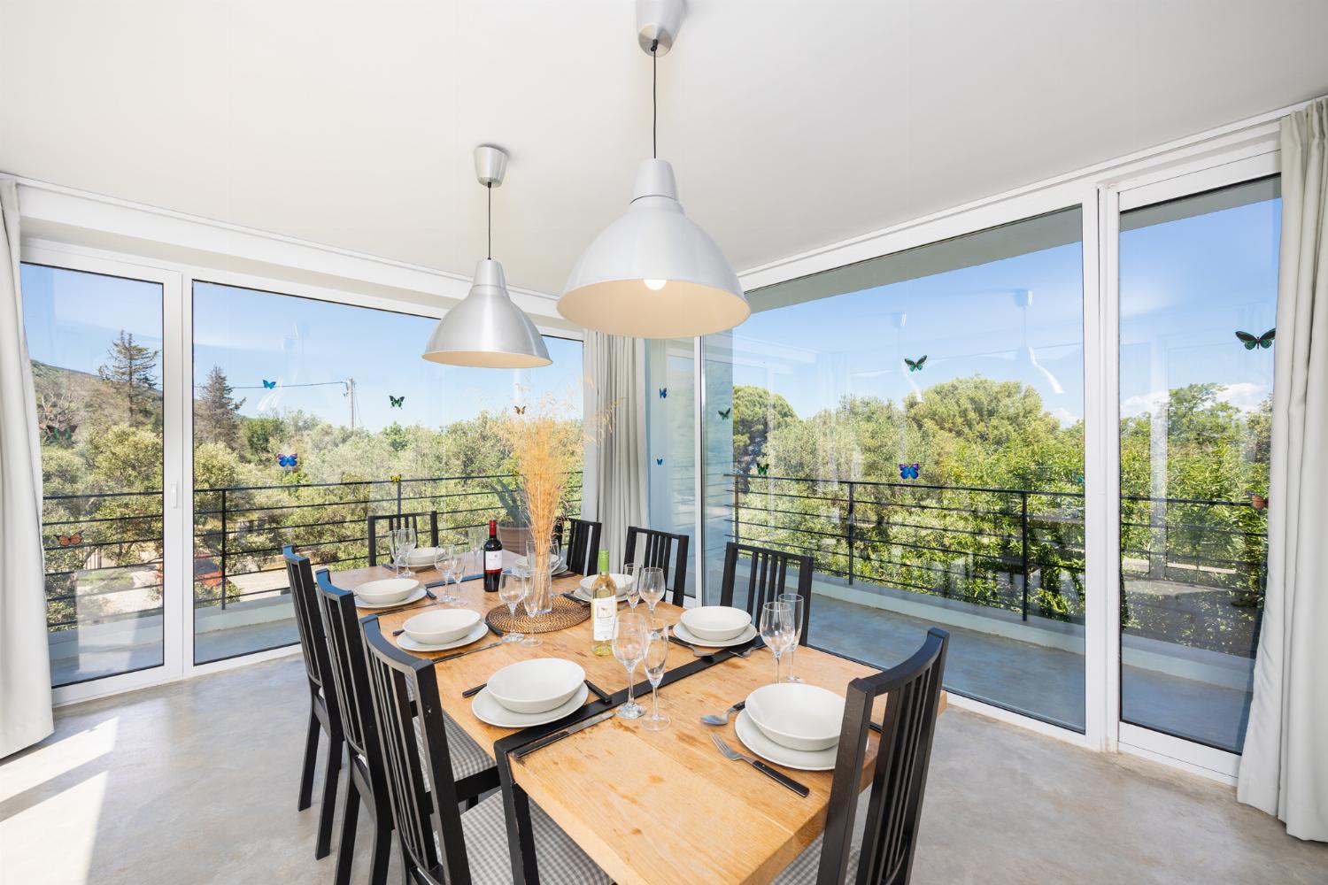 Open-plan living room with sofa, dining area, kitchen, A/C, WiFi internet, and satellite TV