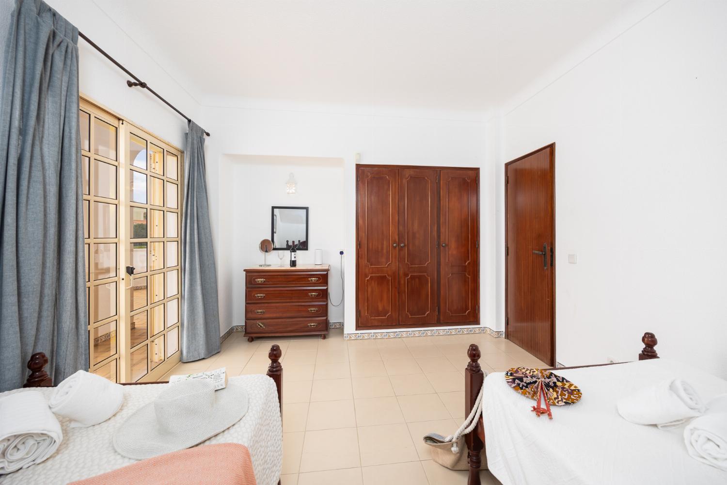 Twin bedroom with A/C
