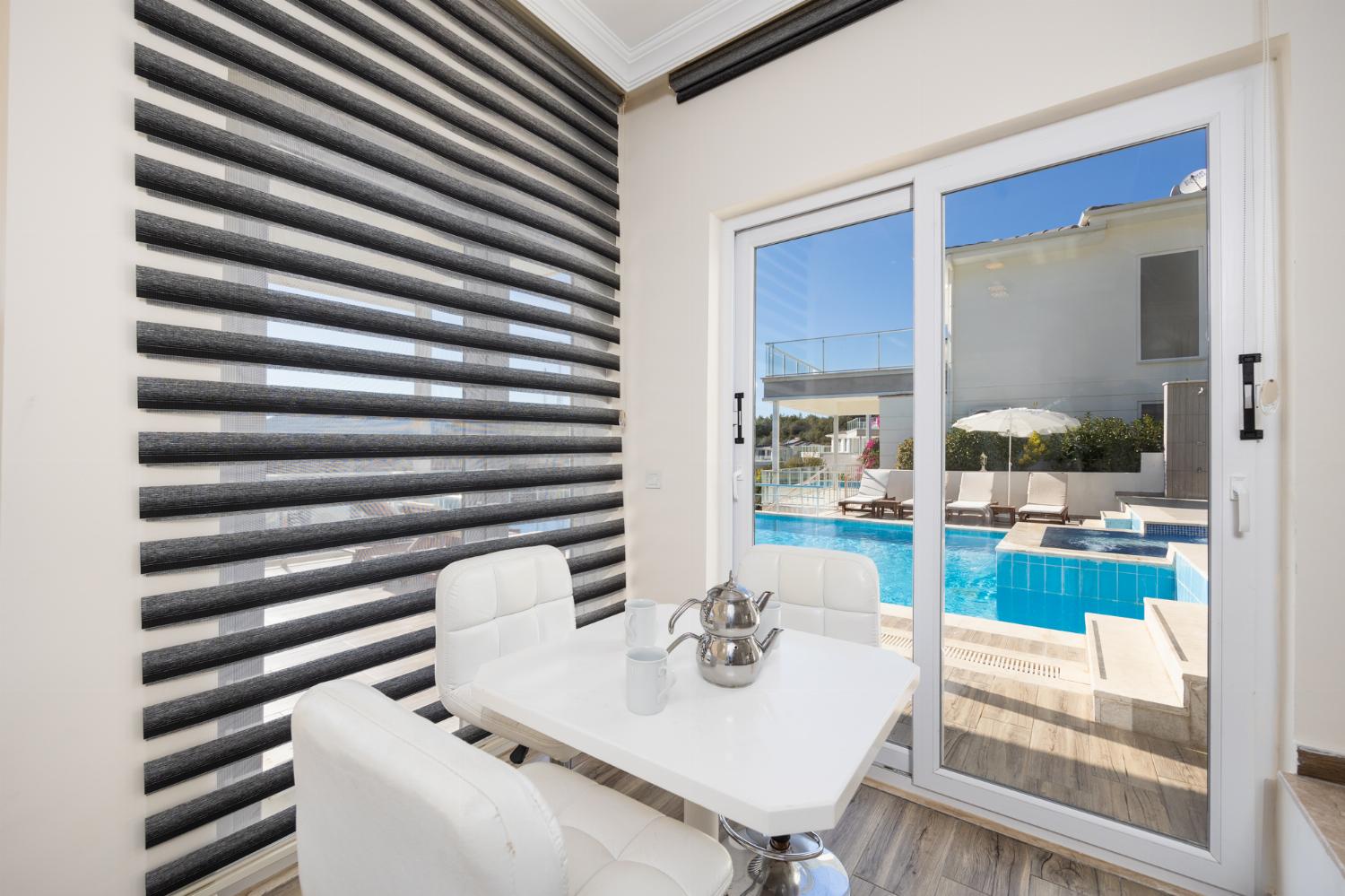 Open-plan living room with sofa, dining area, kitchen, A/C, WiFi internet, and satellite TV