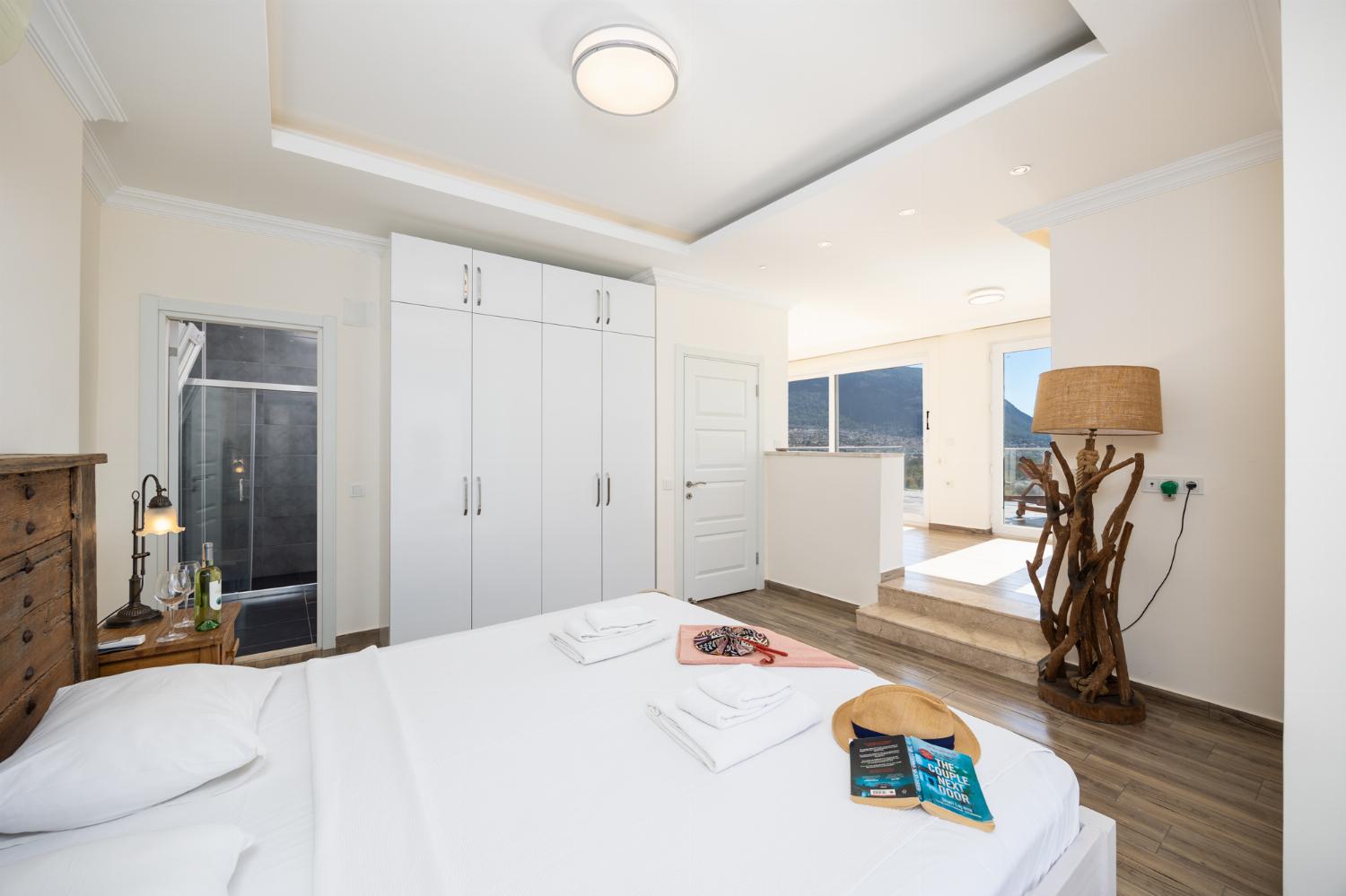Double bedroom with en suite bathroom and A/C