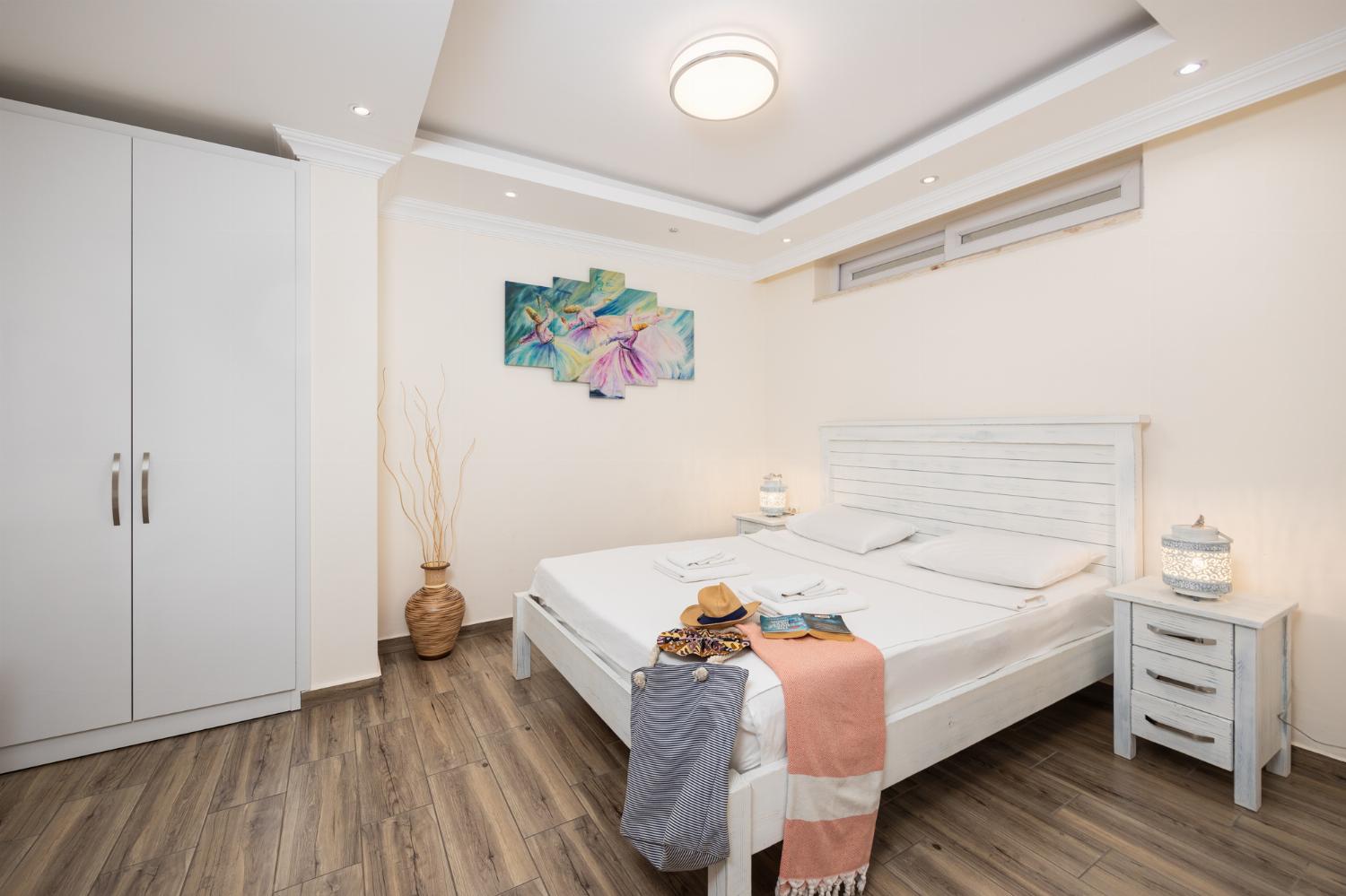 Double bedroom with en suite bathroom and A/C