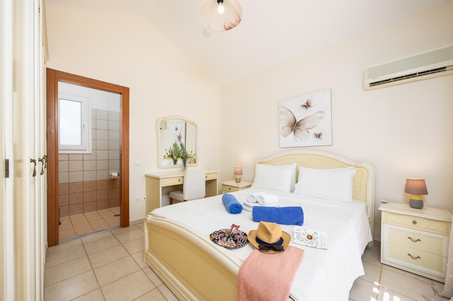 Double bedroom with en suite bathroom and A/C