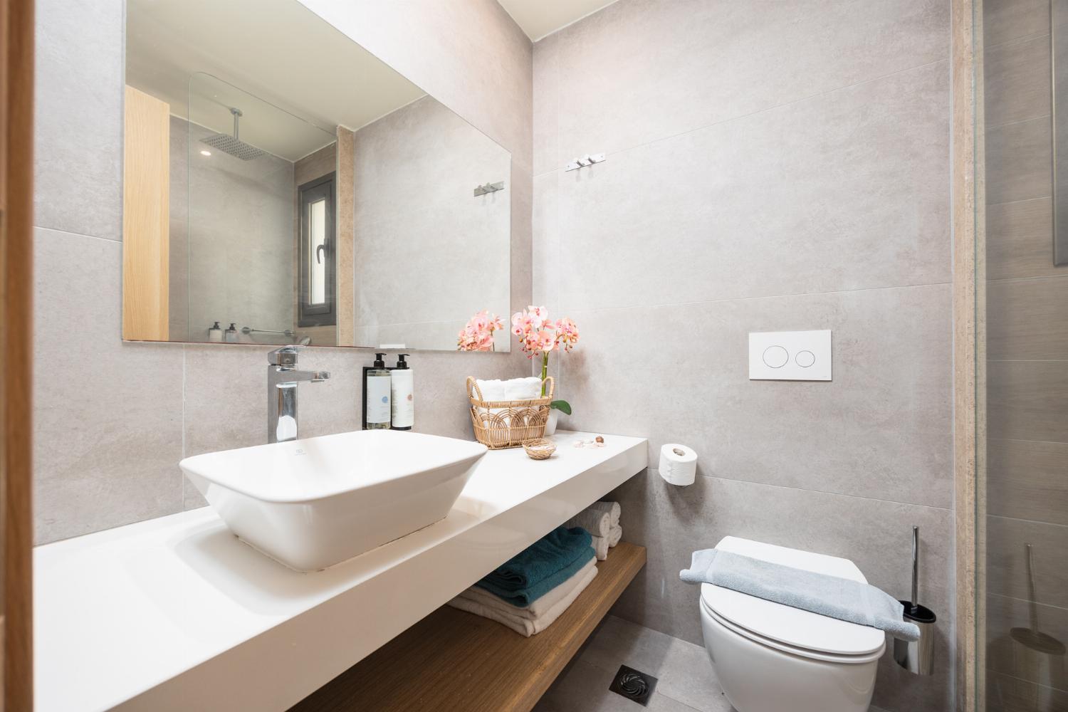En suite bathroom with shower