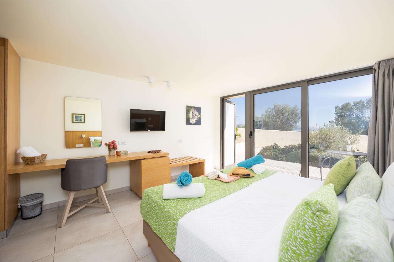 Double bedroom in annex with en suite bathroom and A/C