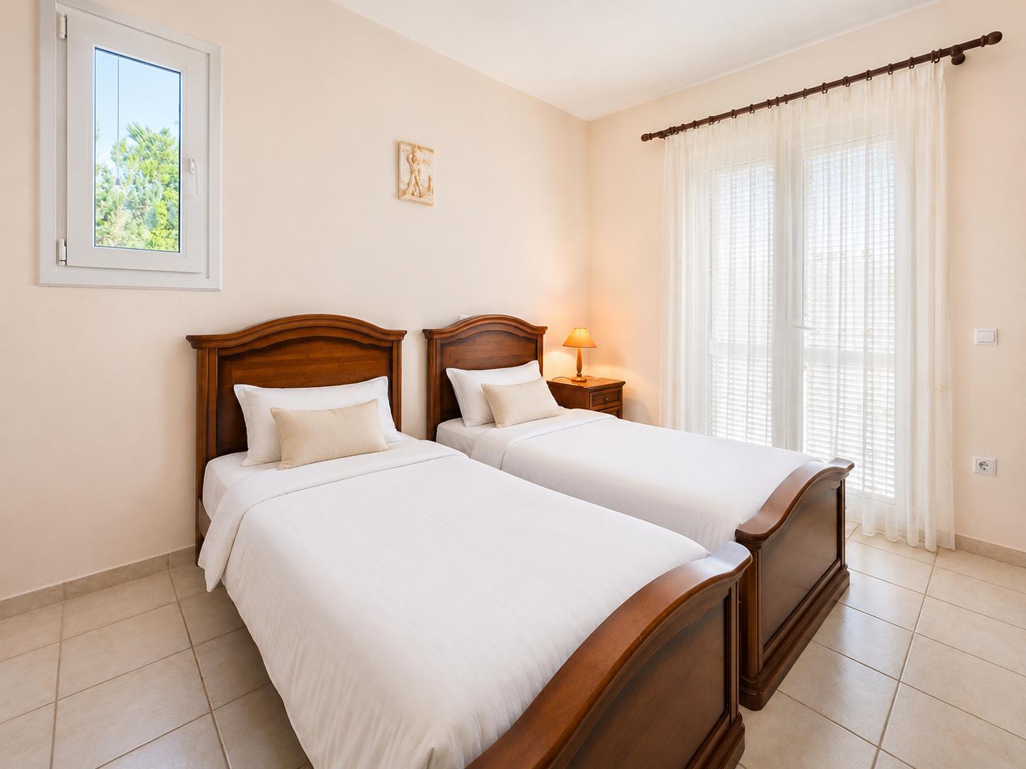 Twin bedroom with A/C
