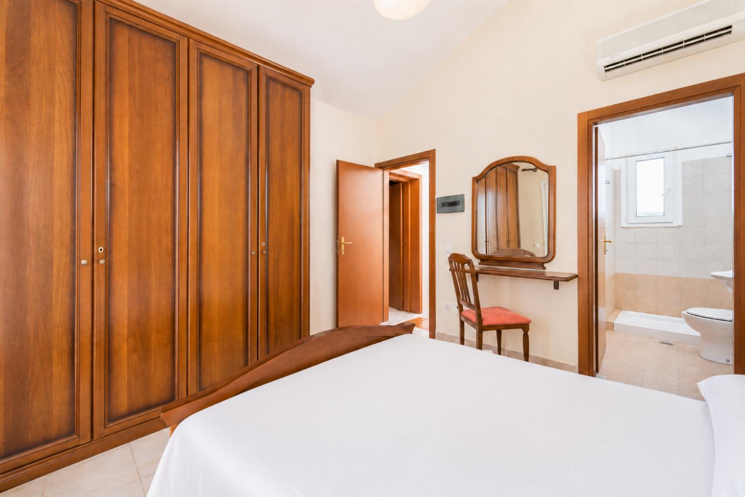 Double bedroom with en suite bathroom and A/C
