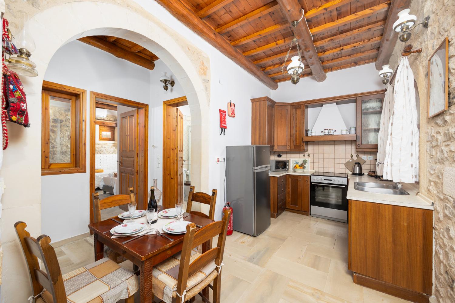 Equipped kitchen with dining area