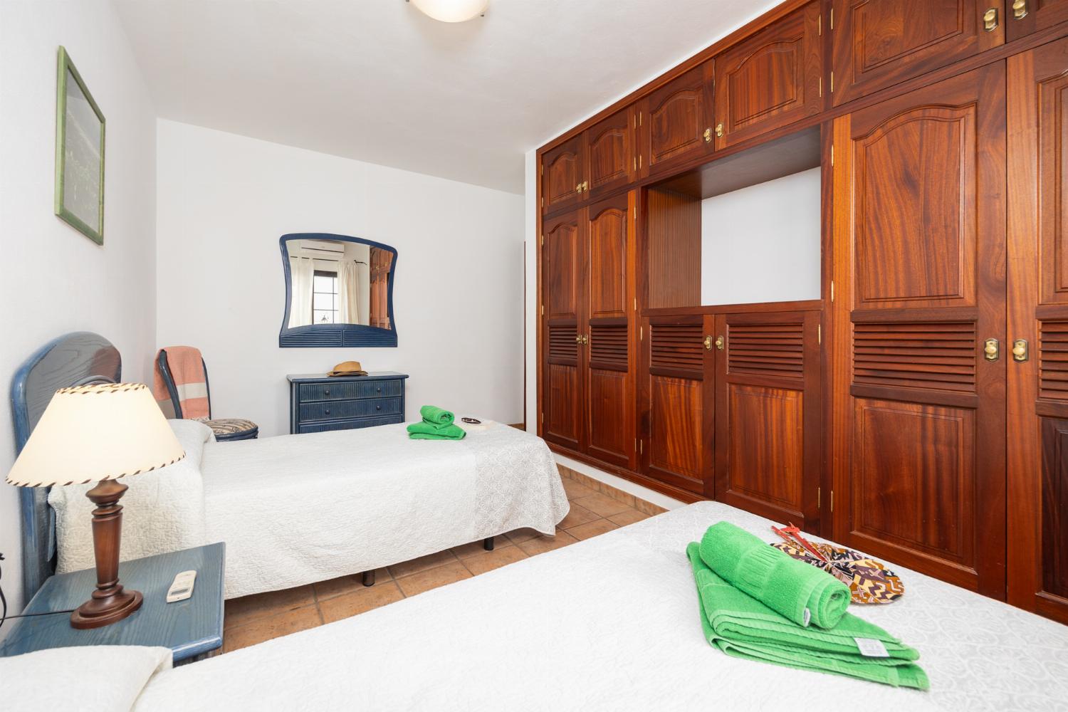 Twin bedroom with A/C