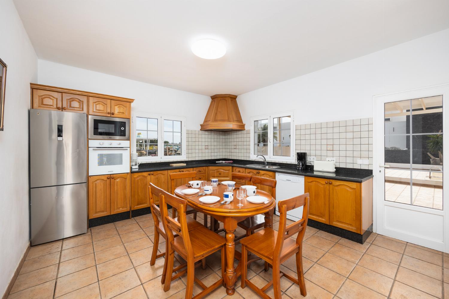 Equipped kitchen with dining area