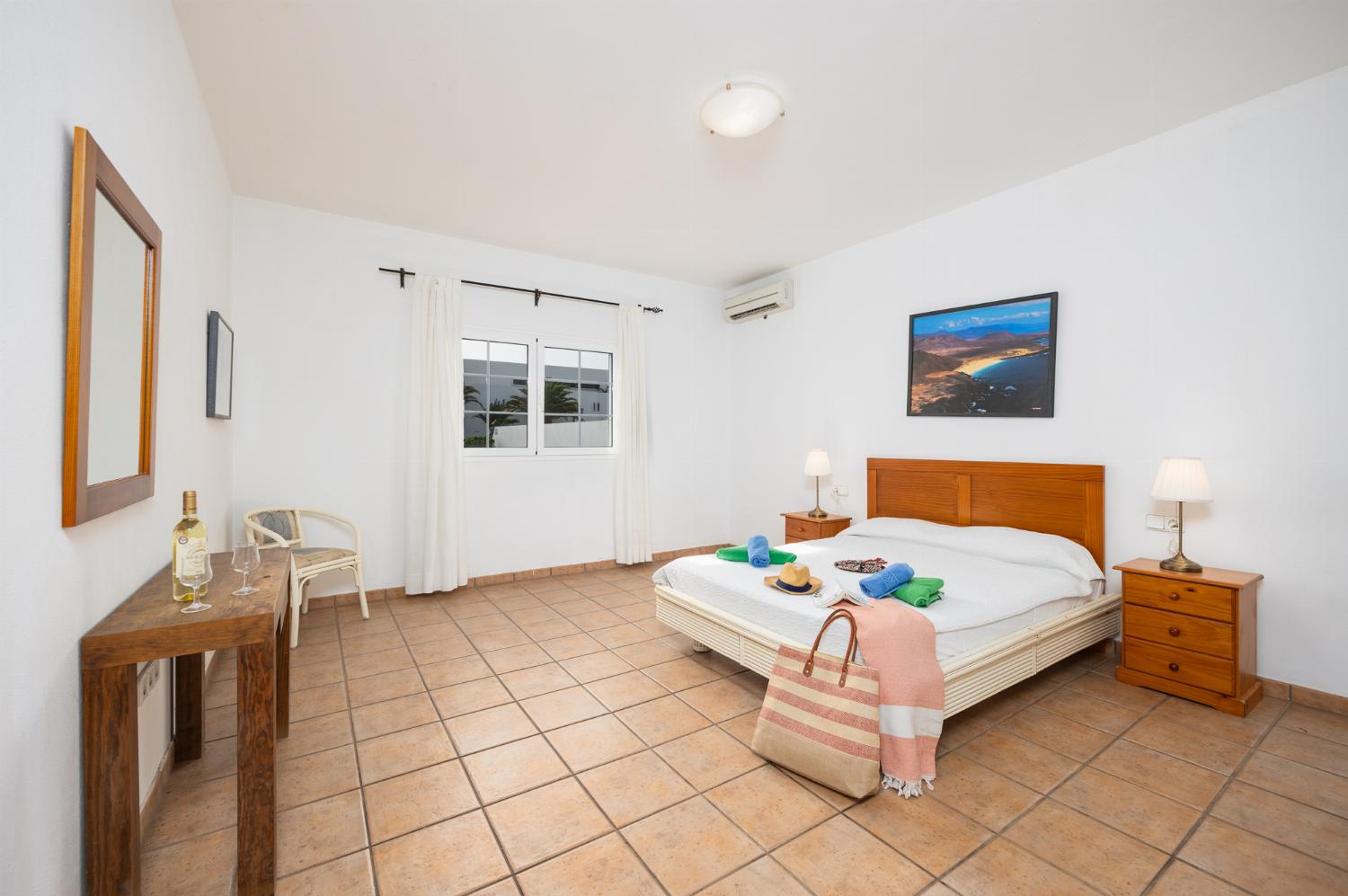 Double bedroom with en suite bathroom and A/C